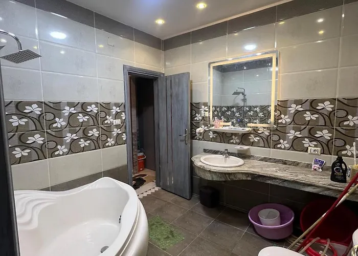A In Comfy And Spacious Two Bedrooms - 5 Mins Drive From Bus Station *