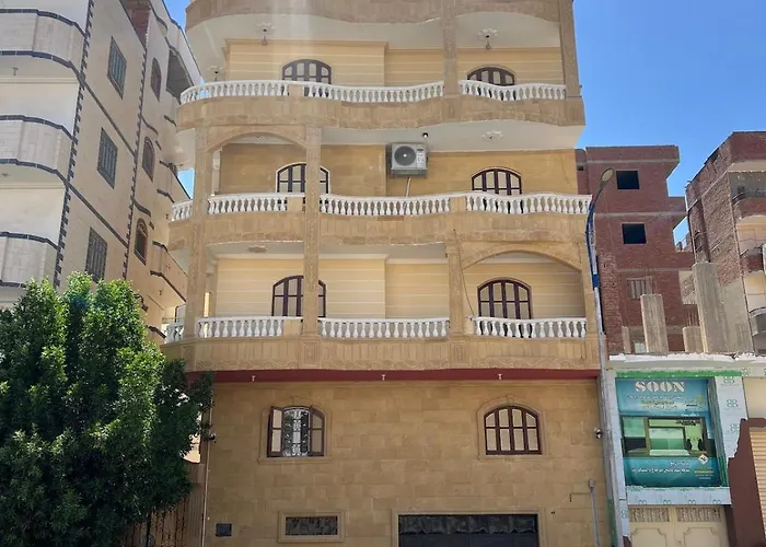 A In Comfy And Spacious Two Bedrooms - 5 Mins Drive From Bus Station السويس