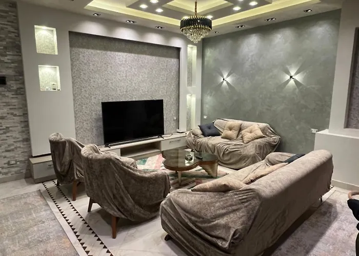شقة A In Comfy And Spacious Two Bedrooms - 5 Mins Drive From Bus Station السويس
